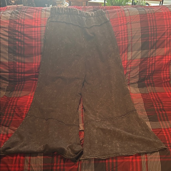 Zenana Exposed-Seam Flare Hem Pants. - Picture 5 of 5